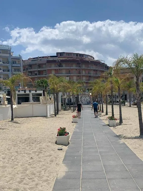 C'Est La Vie Giardini Daire Giardini Naxos